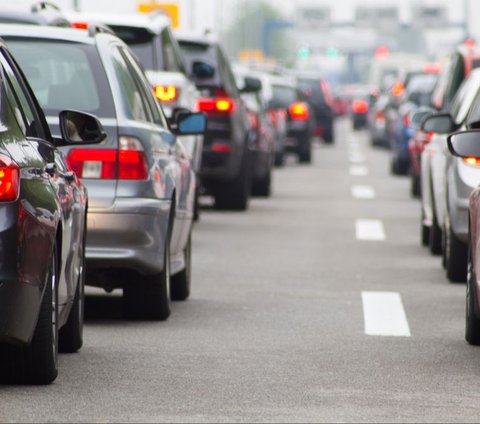 5 Quick Yoga Movements to Reduce Stress in the Midst of Traffic Jams