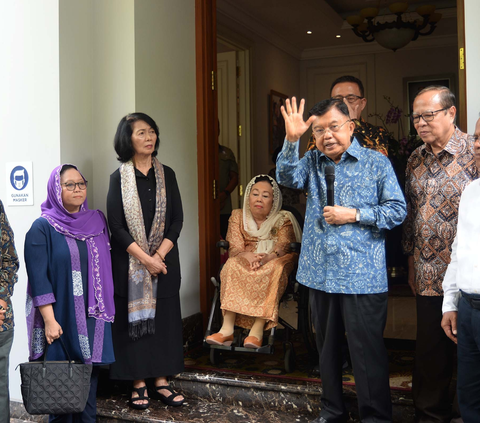  Dia lantas menyinggung pertemuan Wakil Presiden ke-10 dan ke-12 Jusuf Kalla (JK) dengan istri dari Presiden ke-4 Abdurahman Wahid atau Gus Dur, Sinta Nuriyah.