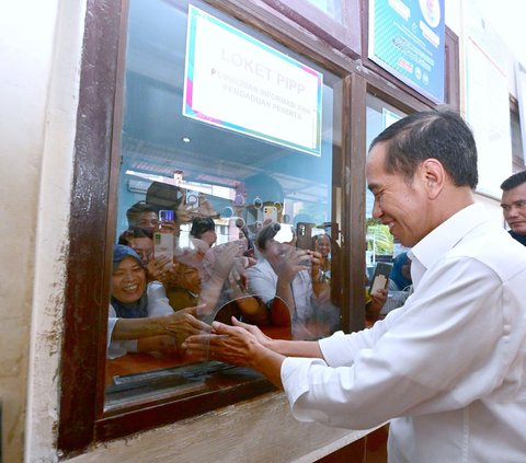 Tinjau RSUD Kumpulan Pane Tebing Tinggi, Jokowi Janjikan Renovasi dan Tambah Kapasitas Bangunan