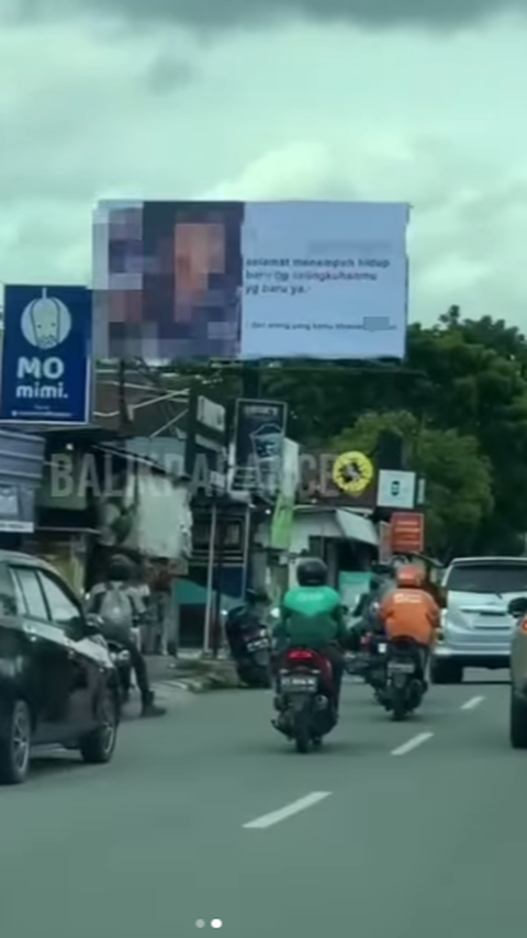 Pembalasan Wanita Mengaku Korban Selingkuh, Beri Selamat Untuk Kekasih di Billboard Pinggir Jalan