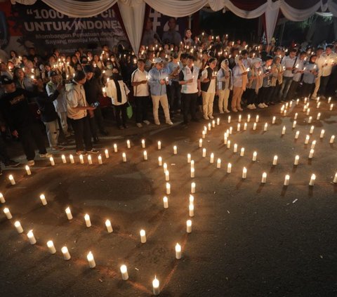 FOTO: Deklarasi Dukungan, Relawan Prabowo-Gibran Nyalakan 1.000 Lilin Cinta untuk Indonesia