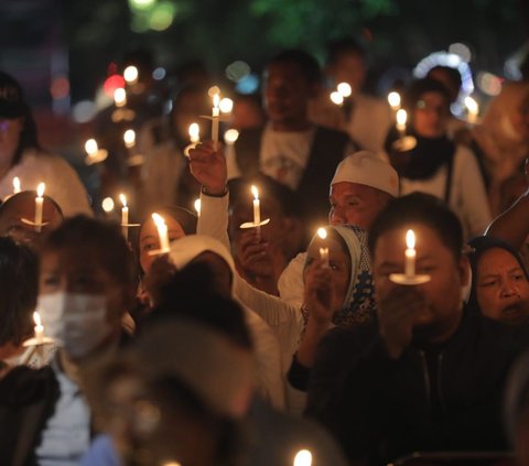 FOTO: Deklarasi Dukungan, Relawan Prabowo-Gibran Nyalakan 1.000 Lilin Cinta untuk Indonesia