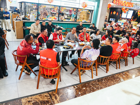 Makan Mie Bareng Kaesang & Kader PSI di Deli Serdang, Jokowi Ngaku Cuma Kebetulan