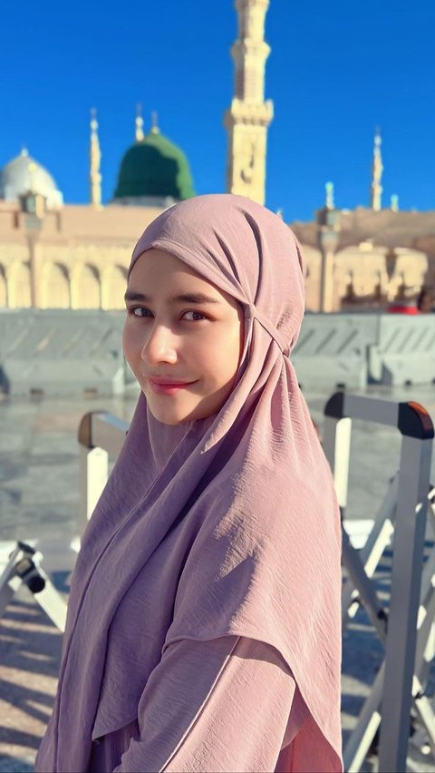 Cerita Pengalaman Spiritual Prilly Latuconsina Saat Ibadah Umrah