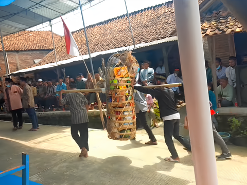 Mengenal Tradisi Rajabiyah dan Jamjaneng di Kebumen, Meriahkan Isra Miraj dengan Besek Raksasa