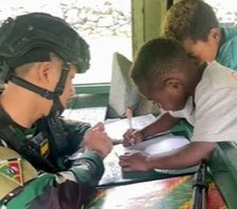 Sangat Dekat dengan para Petugas, Bocah di Papua Ini Menangis Ketika Prajurit TNI Berpamitan Pulang