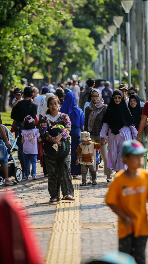 Selain murah, berwisata di Monas juga bisa menjadi tempat mengedukasi anak-anak. Liputan6.com/Angga Yuniar