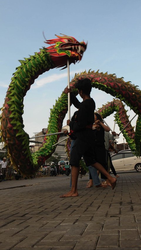 FOTO: Mengintip Latihan Barongsai dan Liong Naga di Jatinegara Jelang Imlek