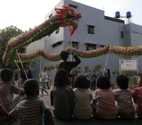 FOTO: Mengintip Latihan Barongsai dan Liong Naga di Jatinegara Jelang Imlek