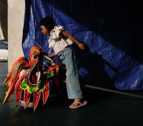 FOTO: Mengintip Latihan Barongsai dan Liong Naga di Jatinegara Jelang Imlek