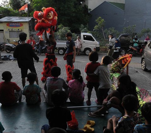 FOTO: Mengintip Latihan Barongsai dan Liong Naga di Jatinegara Jelang Imlek