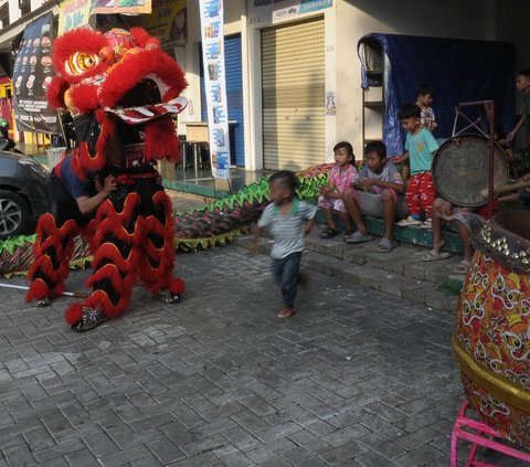 FOTO: Mengintip Latihan Barongsai dan Liong Naga di Jatinegara Jelang Imlek