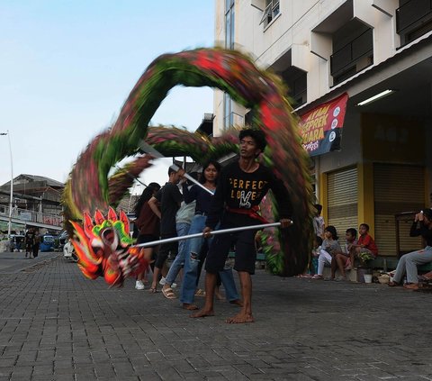 FOTO: Mengintip Latihan Barongsai dan Liong Naga di Jatinegara Jelang Imlek