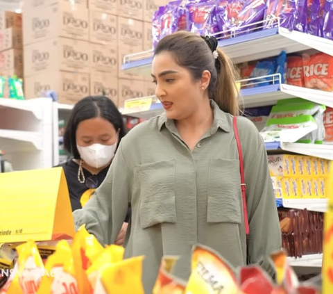 Potret Ashanty Ngeborong saat Belanja di Supermarket Untuk Nenek Viral 'A Kasihan A'