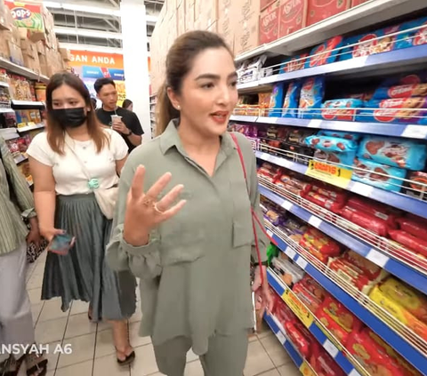 Potret Ashanty Ngeborong saat Belanja di Supermarket Untuk Nenek Viral 'A Kasihan A'