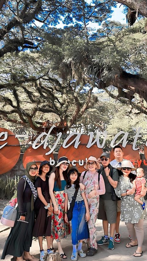 At the end of 2023, Ayu Ting Ting and her family went on vacation to Banyuwangi.