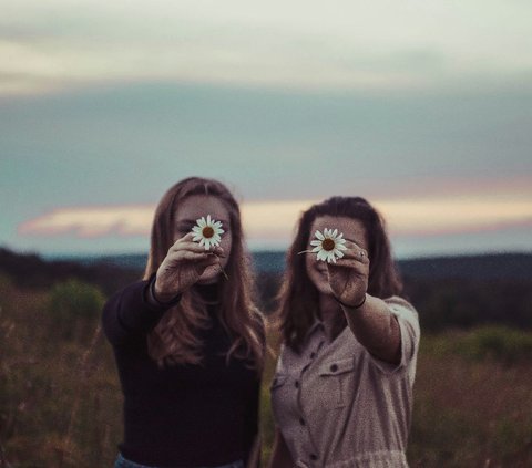 60 Words of True Friendship Pearls that Support Each Other, Bestie Ever!