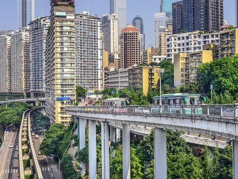 The Most Futuristic Cityscape in the World that is Amazing, There is a Train Splitting a Building to a Flying Bus