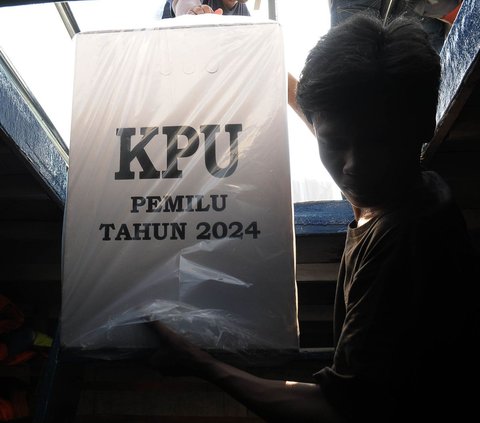 FOTO: Logistik Pemilu 2024 Mulai Didistribusikan ke Kepulauan Seribu