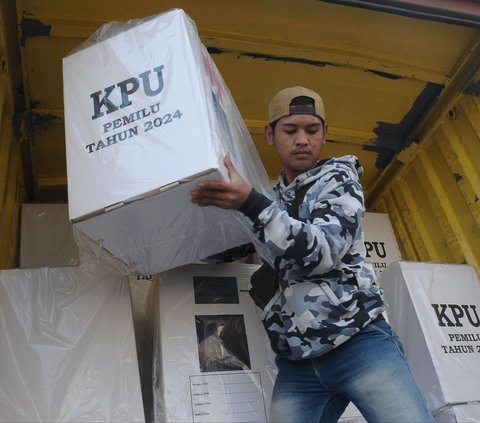 FOTO: Logistik Pemilu 2024 Mulai Didistribusikan ke Kepulauan Seribu