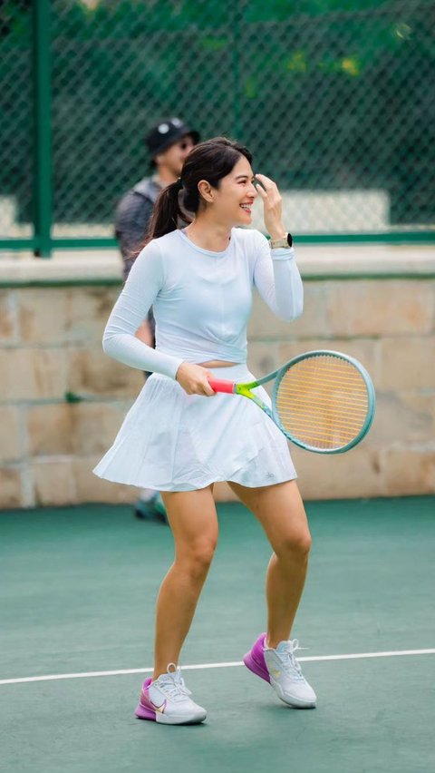 Portrait of Dian Sastro Playing Tennis, Equally Beautiful as Anya Geraldine