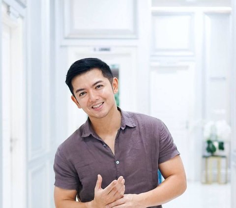 Portrait of Hot Daddy Nicky Tirta who Still Looks Young at the Age of 40