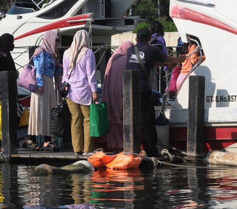 FOTO: Libur Panjang Imlek 2024, Wisatawan Serbu Kepulauan Seribu