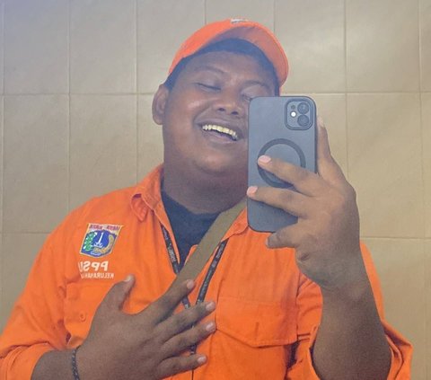 The Touching Story of a Janitor who Finally Managed to Buy an iPhone