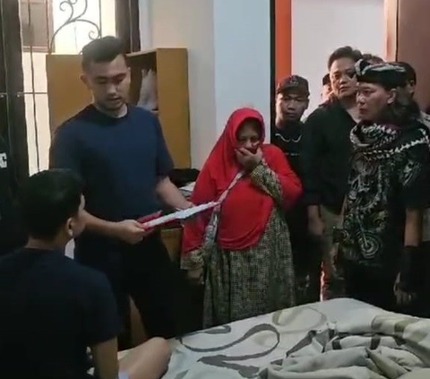 Momen Pacar Tamara Tyasmara Baru Bangun Tidur Ditangkap Polisi, Ada Ibu Kerudung Merah Nangis