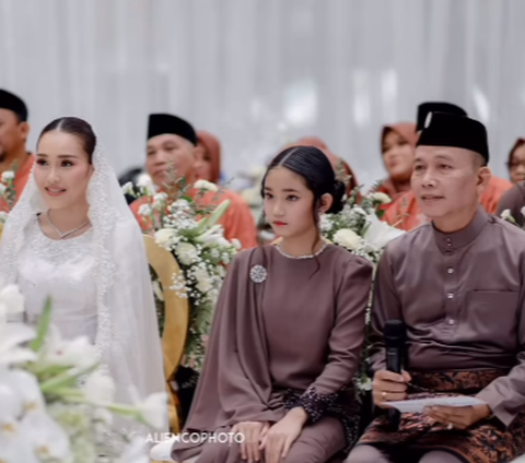 10 Portraits of Ayu Ting Ting's Happy Face when Proposed by her Lover