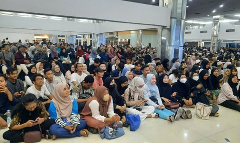 Peserta 'Desak Anies' di Surabaya Membludak, Anies: Ini Rekor