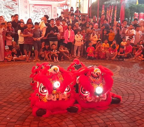 Meriahnya Perayaan Imlek di Kota Padang, Semarak dengan Lampion dan Barongsai