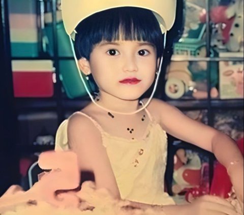 This Girl Became a Famous Dangdut Singer and Recently Engaged to a Military Officer, Can You Guess?