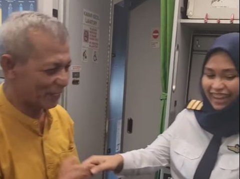 The Moment of the Father's First Flight with His Daughter as the Pilot, His Message is Full of Emotion