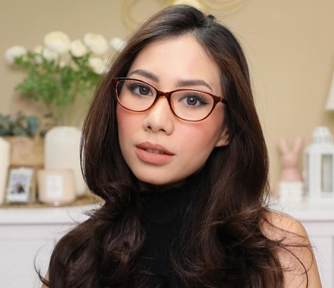 Inspiration for Siren Office Look from Abel Cantika, Fresh at the Office