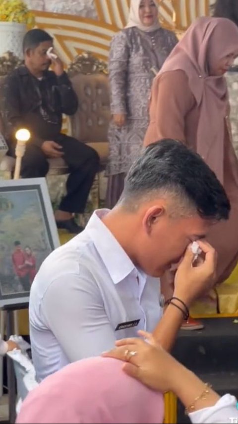 Momen Pria Datang ke Pernikahan Mantan yang Sudah Dipacarinya Selama 4 Tahun, Banjir Air Mata<br>