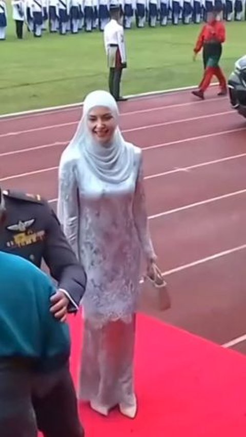 Momen kehadirannya pada kesempatan tersebut terungkap dalam video pendek milik akun TikTok @shifasalsabilah01.