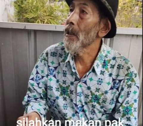 Pejuang Rupiah, Dagangan Kakek Tukang Talenan Kayu Ini Diborong Mayjen Kunto 'Ayo Makan Dulu'