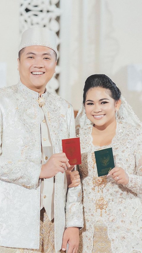 Liana is known to have been married to a man named Putra Rizky in 2020. Their wedding became viral due to the extravagant proposal.