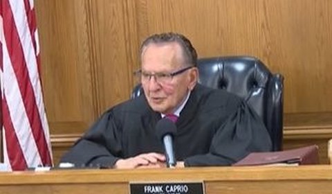 Setelah mendengar penjelasan Castor, hakim kemudian memutuskan untuk menutup kasus tersebut.