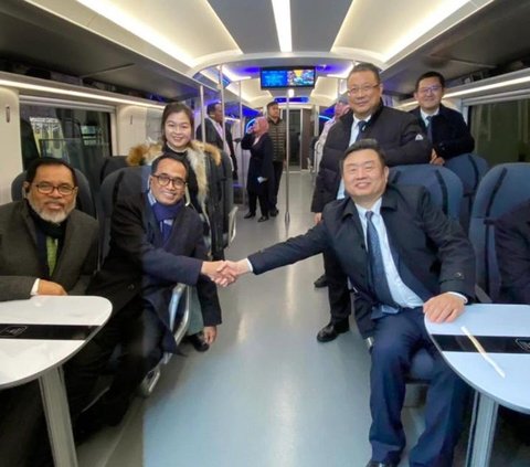 The Advanced IKN Electric Train Will Run Without Rails, Can Accommodate 324 People