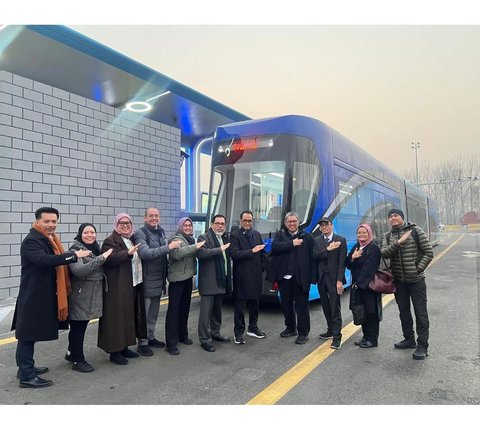 The Advanced IKN Electric Train Will Run Without Rails, Can Accommodate 324 People