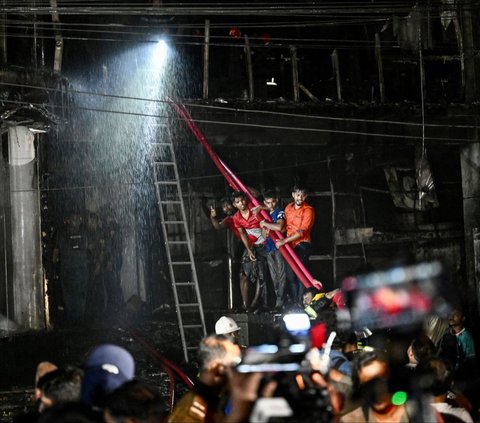 FOTO: Horor Kebakaran Dahsyat Hanguskan Gedung 7 Lantai di Bangladesh, 43 Orang Tewas