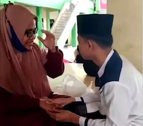 Momen Haru Santri Diberi Kejutan Sang Ibu, Didatangi Langsung Gercep Peluk & Cium Tangan