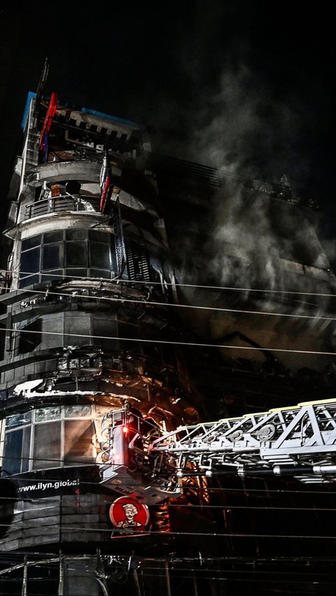 FOTO: Horor Kebakaran Dahsyat Hanguskan Gedung 7 Lantai di Bangladesh, 43 Orang Tewas