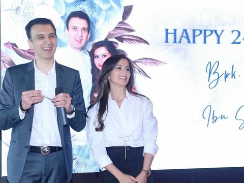 Potret Manoj Punjabi Rayakan Anniversary Pernikahan ke-24, Tulis Pesan Manis untuk Sang Istri Tercinta