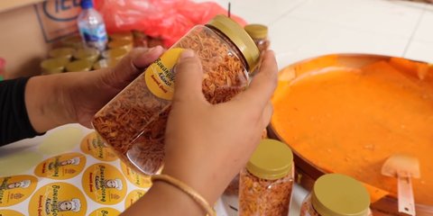 Bermula dari Modal Rp300 Ribu, Perempuan Ini Sukses Buka Bisnis Bawang Goreng hingga ke Luar Negeri