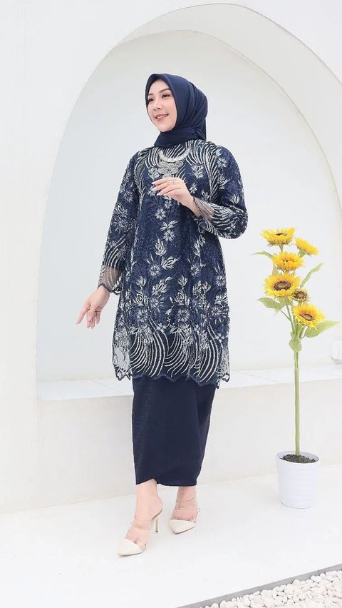 Berikan Kesan Mewash dengan Baju Kurung Melayu Model Brokat<br>