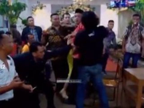 The Fate of the Man who Harassed the Singer in Sragen: Savage when Groping, Can Only Bow When Arrested by Police