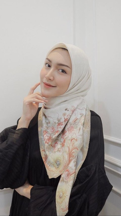 Gaya Hijab Syar'i Menutup Dada, Sederhana namun Tetap Modis<br>